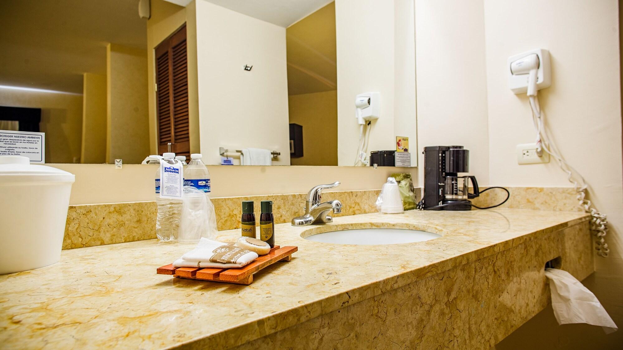 American Inn Hotel & Suites Delicias Extérieur photo