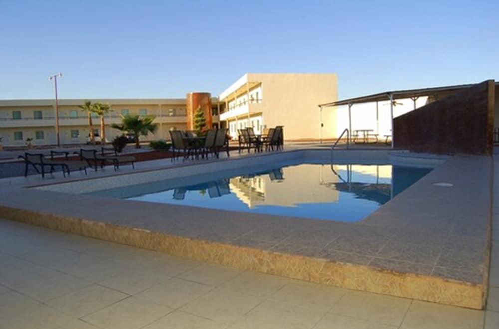 American Inn Hotel & Suites Delicias Extérieur photo