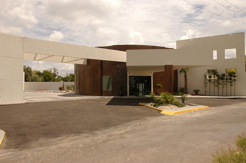 American Inn Hotel & Suites Delicias Extérieur photo