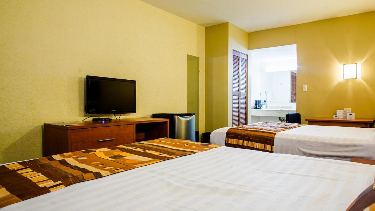 American Inn Hotel & Suites Delicias Extérieur photo